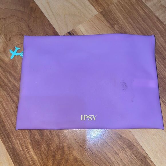 IPSY Glam Bag - Picture 3 of 3